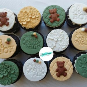 Green & Beige Bear cupcakes